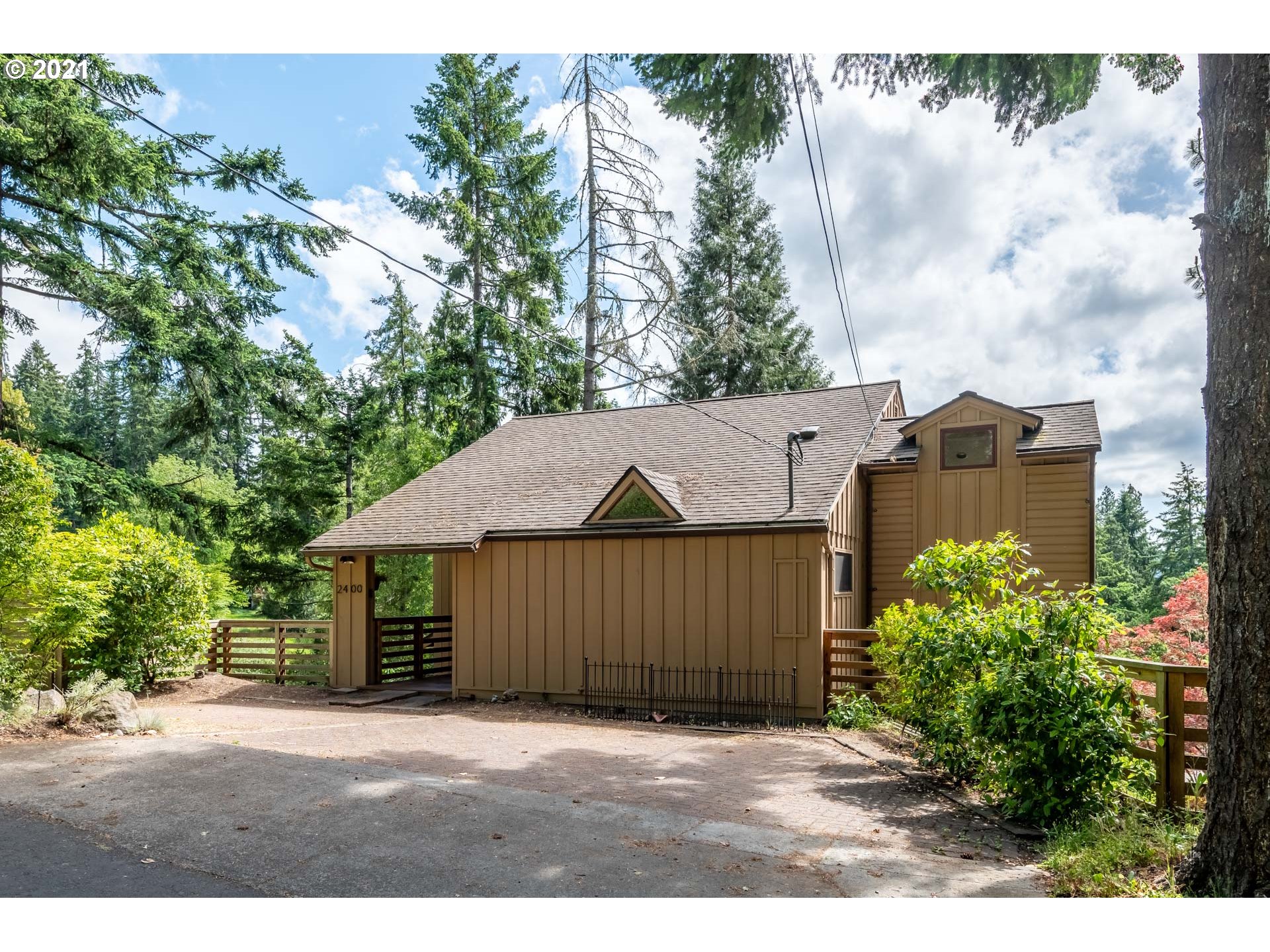 2400 Spring Boulevard Eugene, OR 97403 - Photo 1 of 32 Gallery Image 1