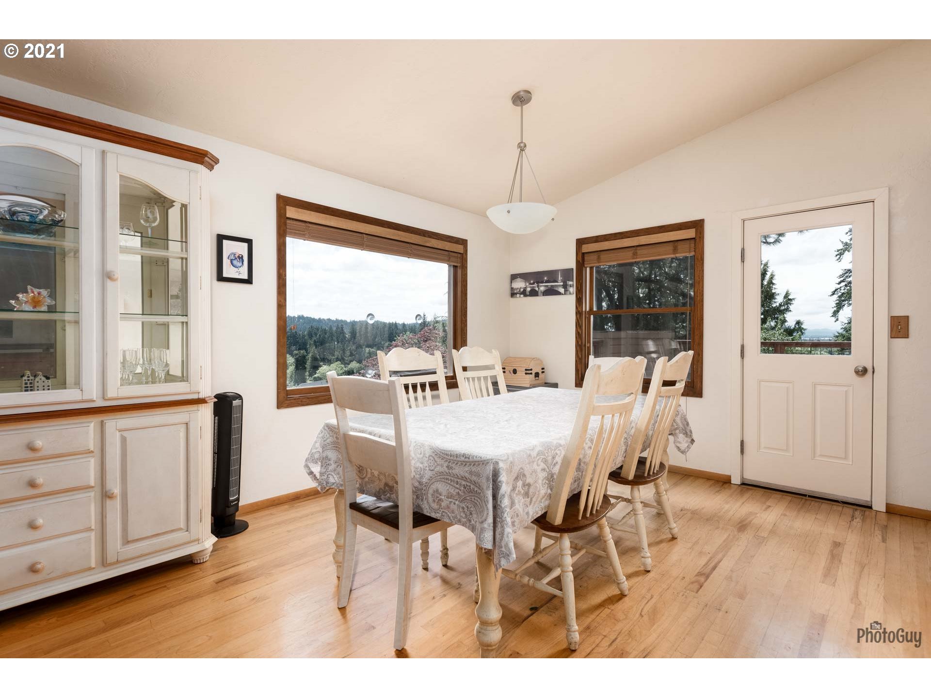 2400 Spring Boulevard Eugene, OR 97403 - Photo 11 of 32 Gallery Image 11