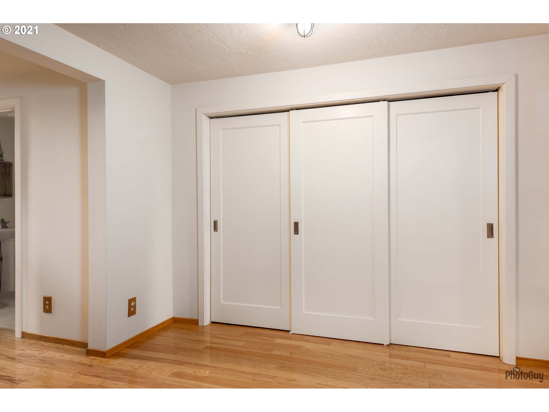 2400 Spring Boulevard Eugene, OR 97403 - Photo 14 of 32 Gallery Image 14