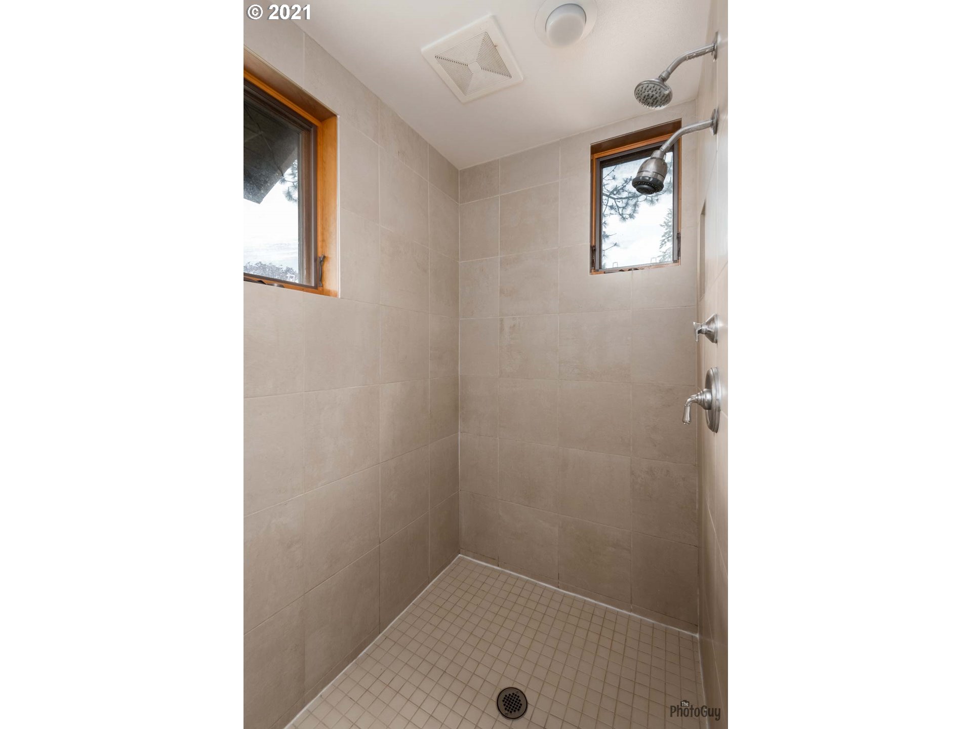 2400 Spring Boulevard Eugene, OR 97403 - Photo 16 of 32 Gallery Image 16