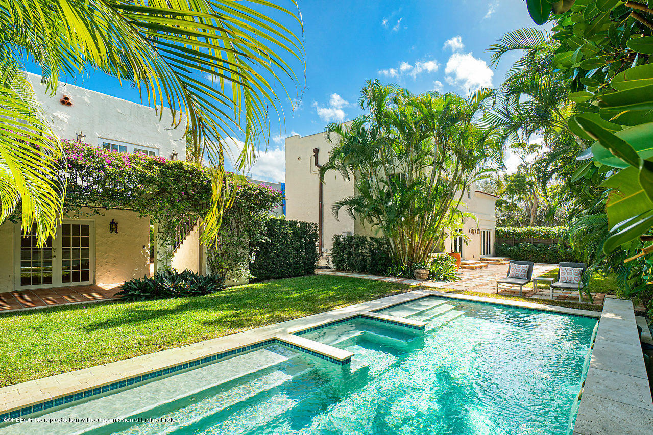 231 Dyer Road West Palm Beach, FL 33405 - Photo 2 of 45 a view of a backyard with plants