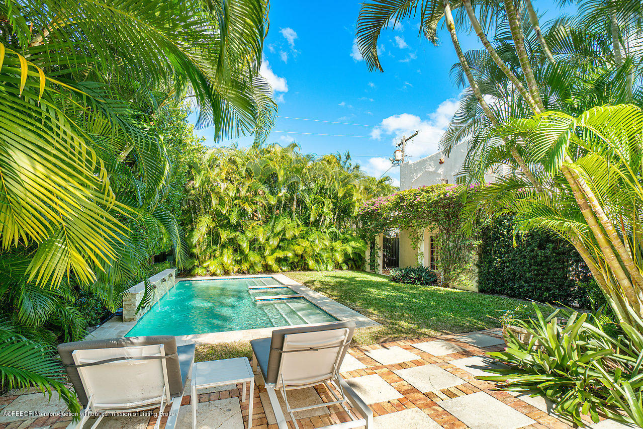 231 Dyer Road West Palm Beach, FL 33405 - Photo 19 of 45 a backyard of a house with table and chairs plants and large trees