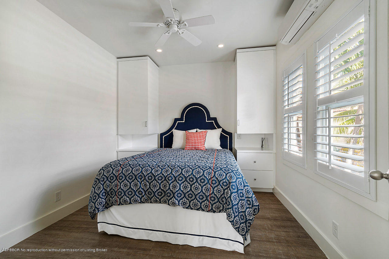 231 Dyer Road West Palm Beach, FL 33405 - Photo 40 of 45 a bedroom with a bed and window