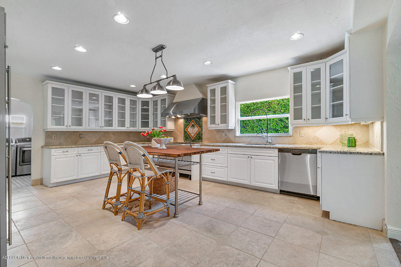 231 Dyer Road West Palm Beach, FL 33405 - Photo 8 of 45 a kitchen with a stove a table and chairs in it
