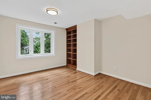 $850,000 | 19 South Abingdon Street, Arlington, VA 22204