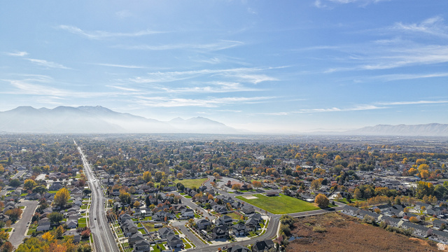 368 East 700 North Springville, UT 84663 - Photo 36 of 55 Aerial perspective of suburban area featuring mountains
