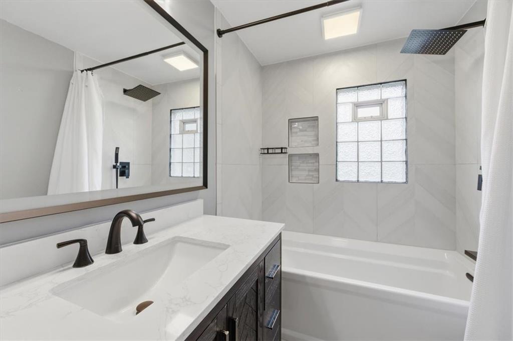 119 Planet Way McKees Rocks, PA 15136 - Photo 15 of 32