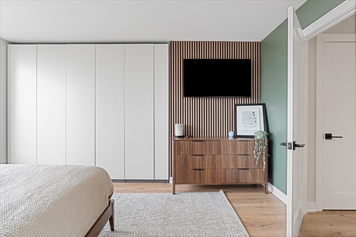 3930 North Pine Grove Avenue, Unit 809 Chicago, IL 60613 - Photo 14 of 35