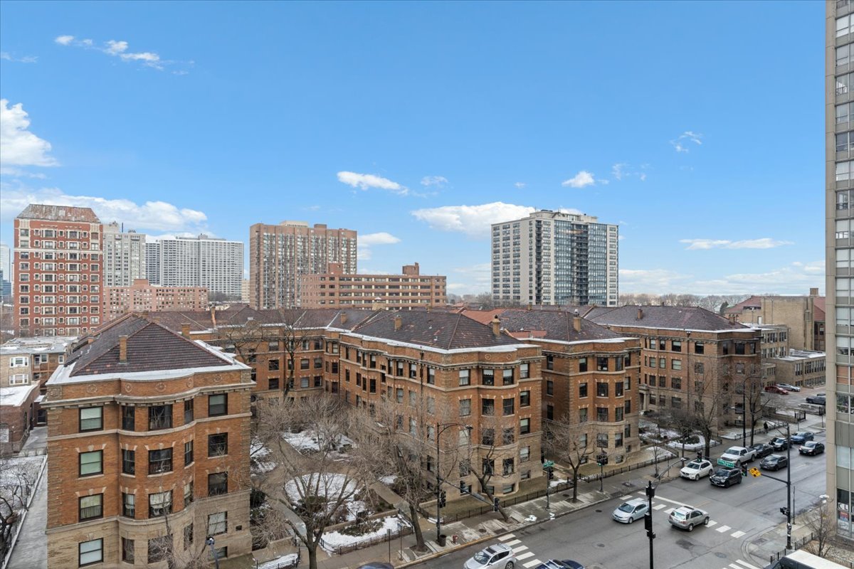 3930 North Pine Grove Avenue, Unit 809 Chicago, IL 60613 - Photo 16 of 35