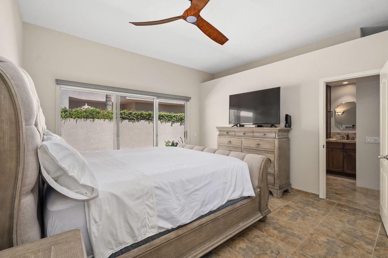 48 Pebble Beach Drive Rancho Mirage, CA 92270 - Photo 4 of 35 23_12136622_189772_189772-EI-123