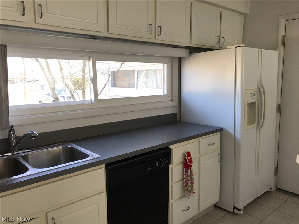 4028 Dartford Road South Euclid, OH 44121 - Photo 3 of 13