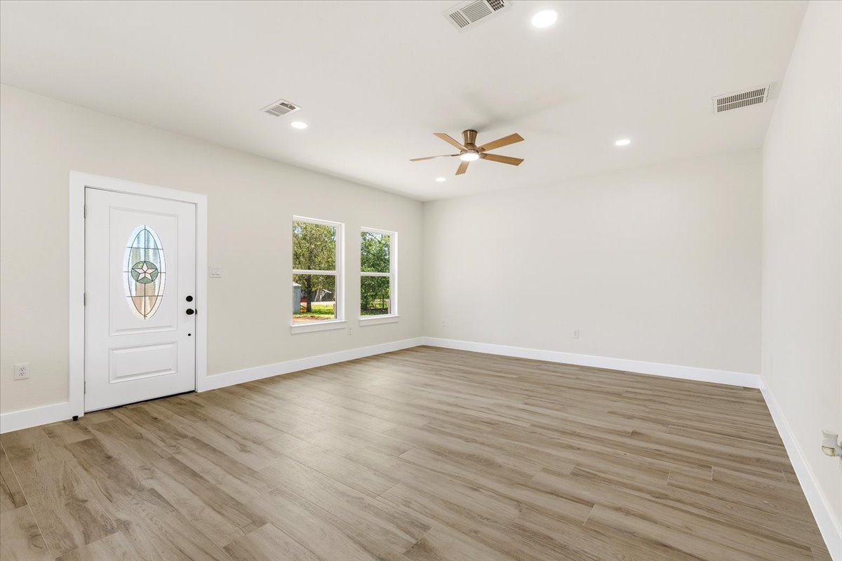 109 Clear Spring Street Bastrop, TX 78602 - Photo 5 of 29 spacious living area.