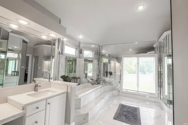 $549,900 | 7233 Stonebridge Road, Newburgh, IN 47630