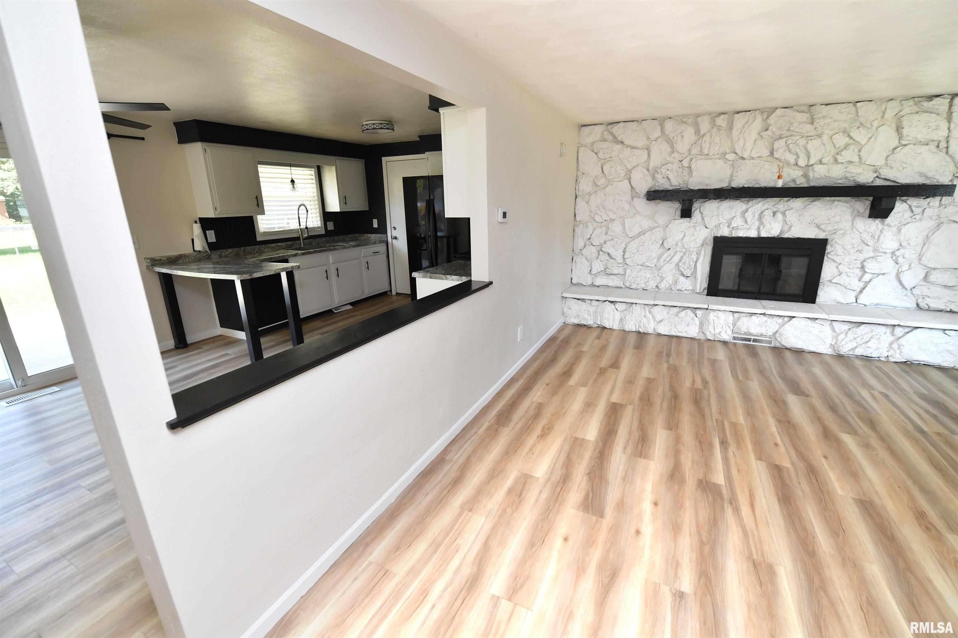 1614 Springfield Road East Peoria, IL 61611 - Photo 5 of 67 Gallery Image 5
