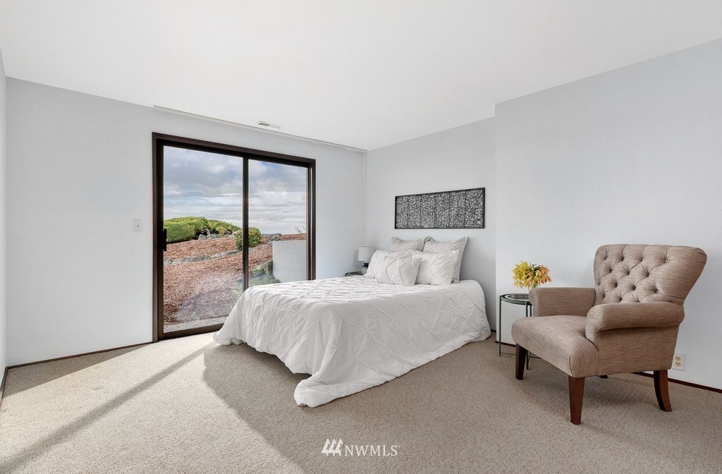 3082 Mount Baker Circle Oak Harbor, WA 98277 - Photo 30 of 40 a bedroom with a bed and a couch