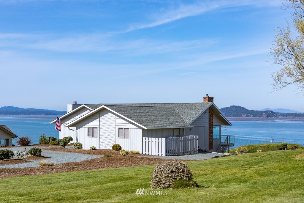 3082 Mount Baker Circle Oak Harbor, WA 98277 - Photo 4 of 40 a house view with a garden space