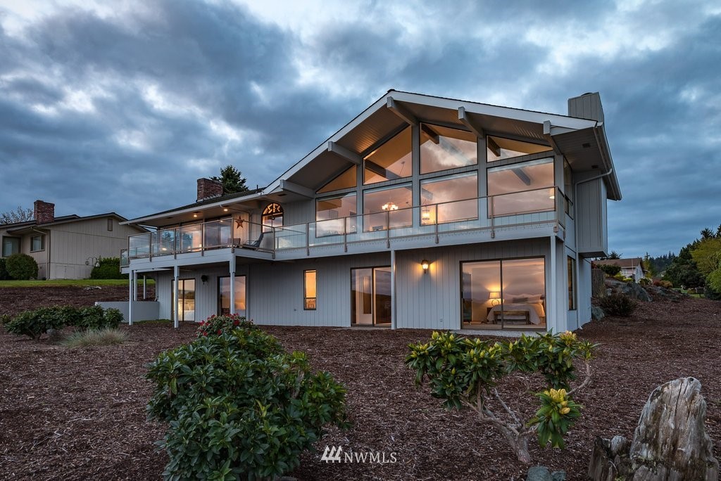 3082 Mount Baker Circle Oak Harbor, WA 98277 - Photo 32 of 40 a front view of a house with a garden