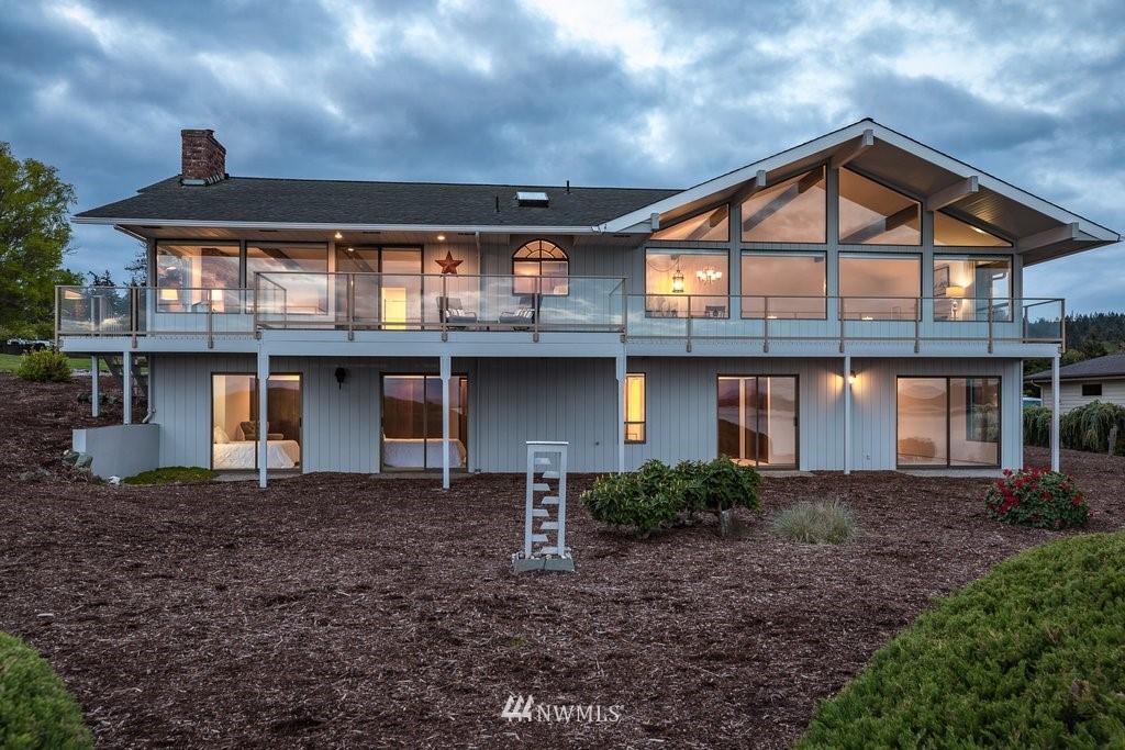 3082 Mount Baker Circle Oak Harbor, WA 98277 - Photo 8 of 40 a front view of a house with garden