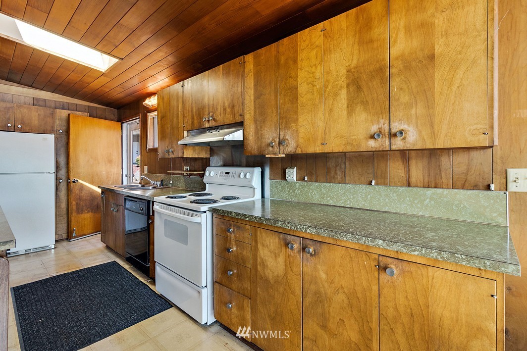 1923 Summit Lake Road Northwest Olympia, WA 98502 - Photo 5 of 24 Gallery Image 5