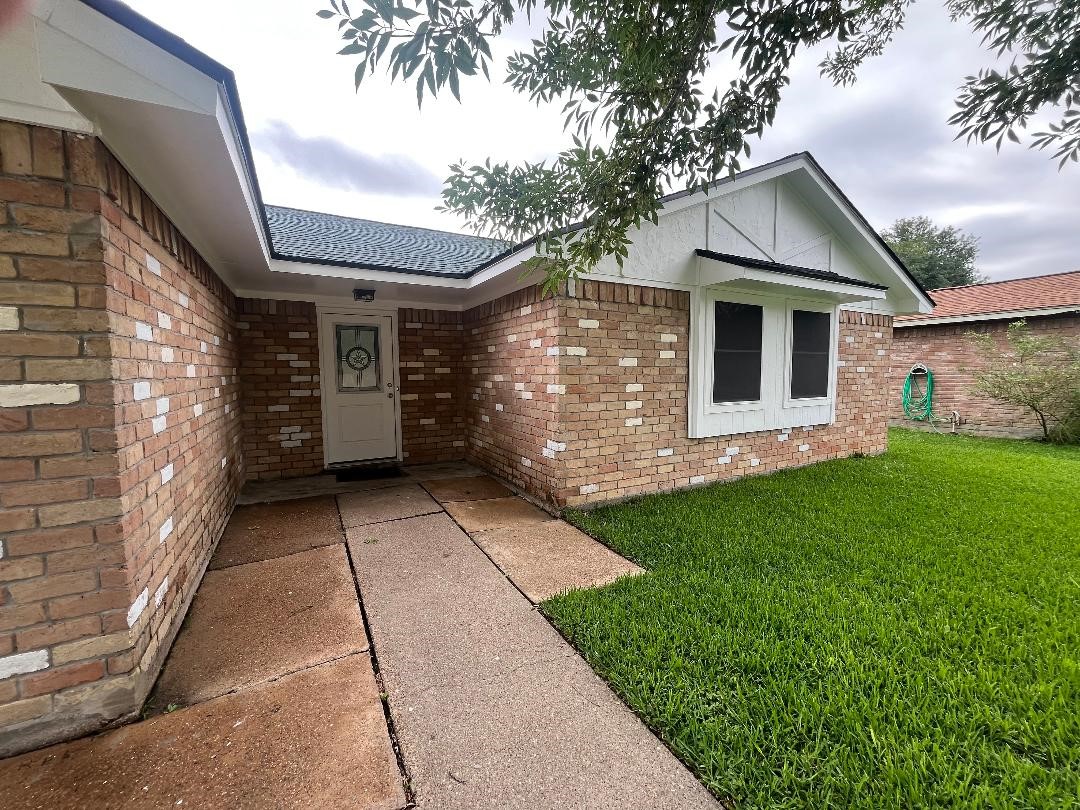 5111 Maple Drive Baytown, TX 77521 - Photo 3 of 16