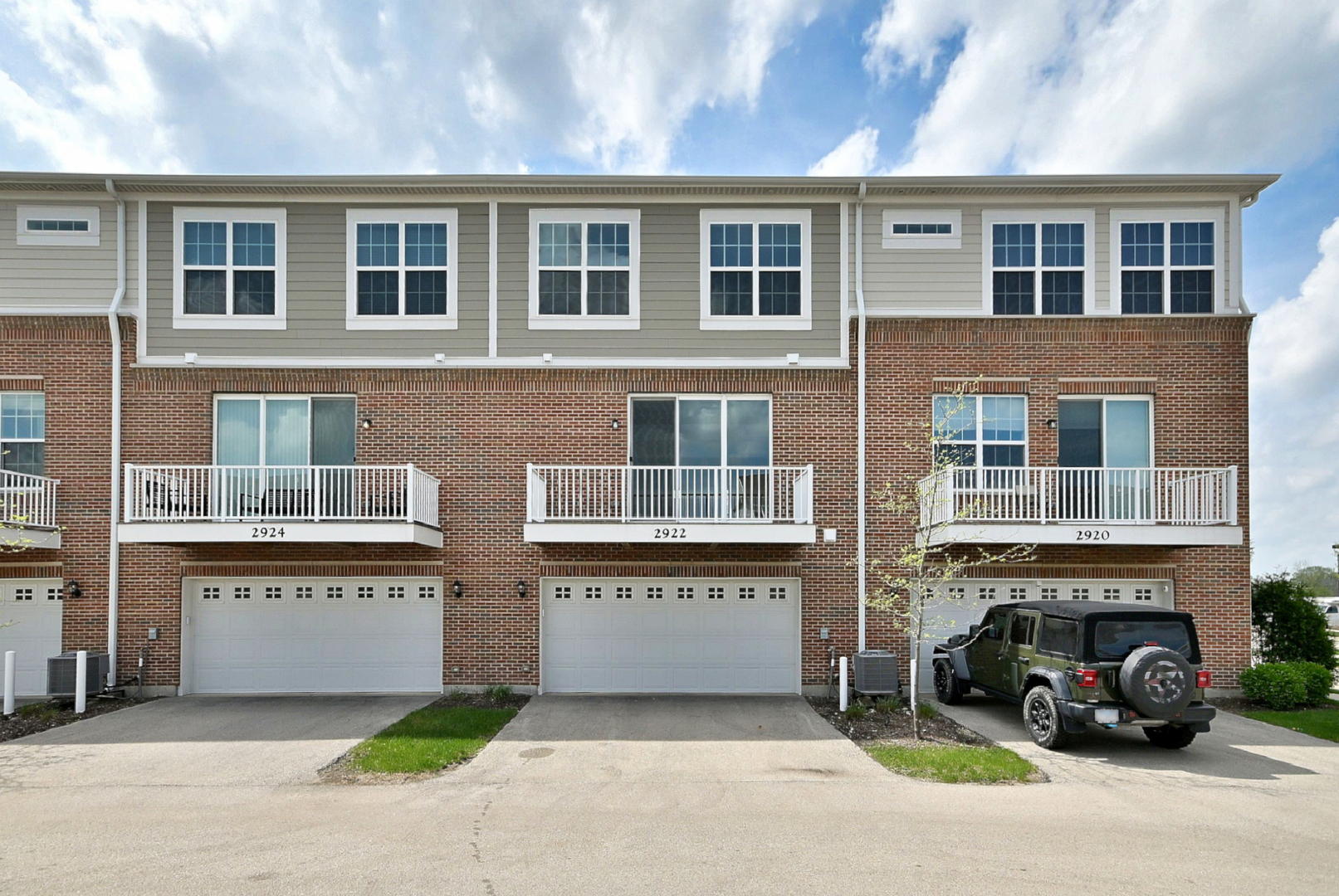 2922 Reflection Drive Naperville, IL 60564 - Photo 2 of 47