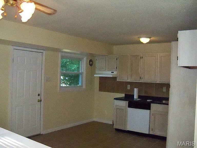 310 Midlothian Road St. Louis, MO 63137 - Photo 6 of 16