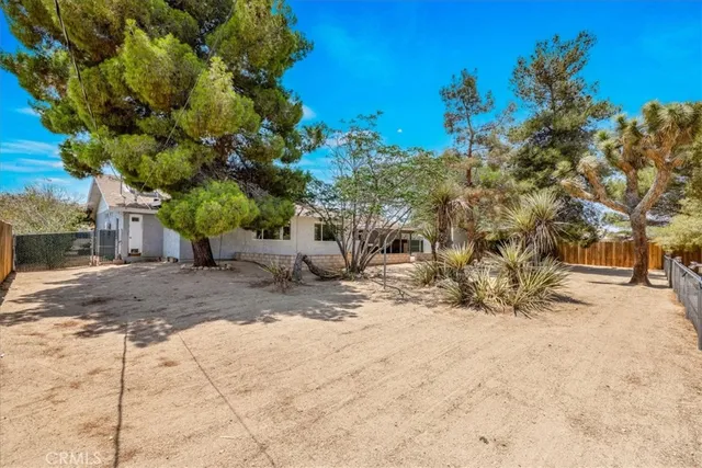 a view of a backyard with a fountain