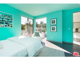 12263 Renfrew Road Los Angeles, CA 90049 - Photo 18 of 42 a bedroom with a bed and a large window