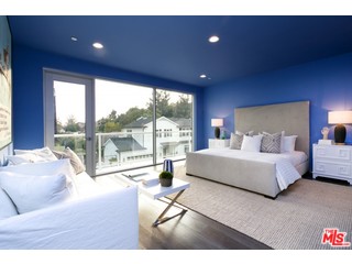 12263 Renfrew Road Los Angeles, CA 90049 - Photo 20 of 42 a spacious bedroom with a large bed and a large window