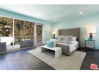 12263 Renfrew Road Los Angeles, CA 90049 - Photo 24 of 42 a bedroom with a bed and wooden floor