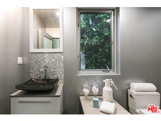 12263 Renfrew Road Los Angeles, CA 90049 - Photo 8 of 42 a bathroom with a toilet a sink and a mirror