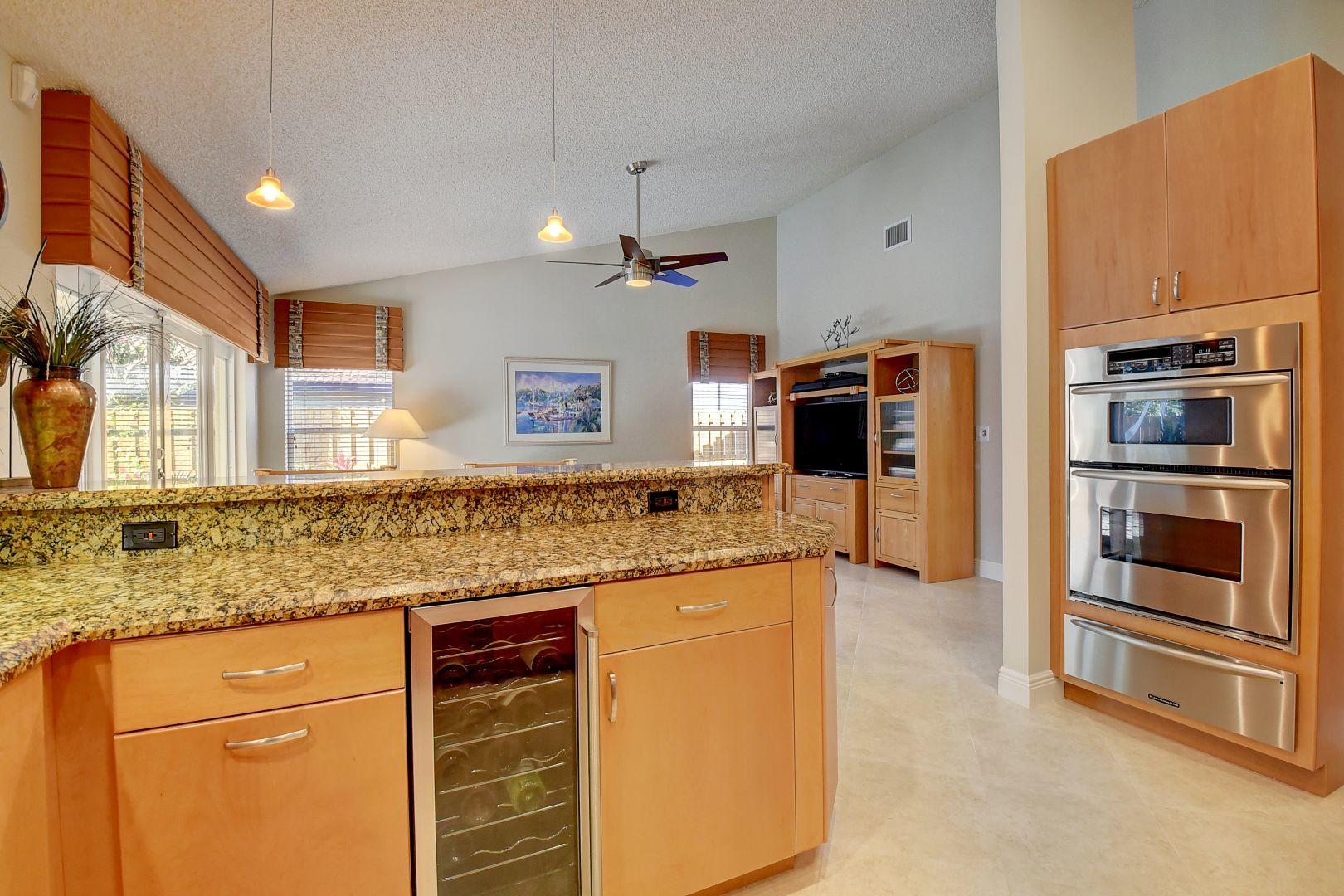 1322 Southwest 3rd Street Boca Raton, FL 33486 - Photo 14 of 38 Kitchen