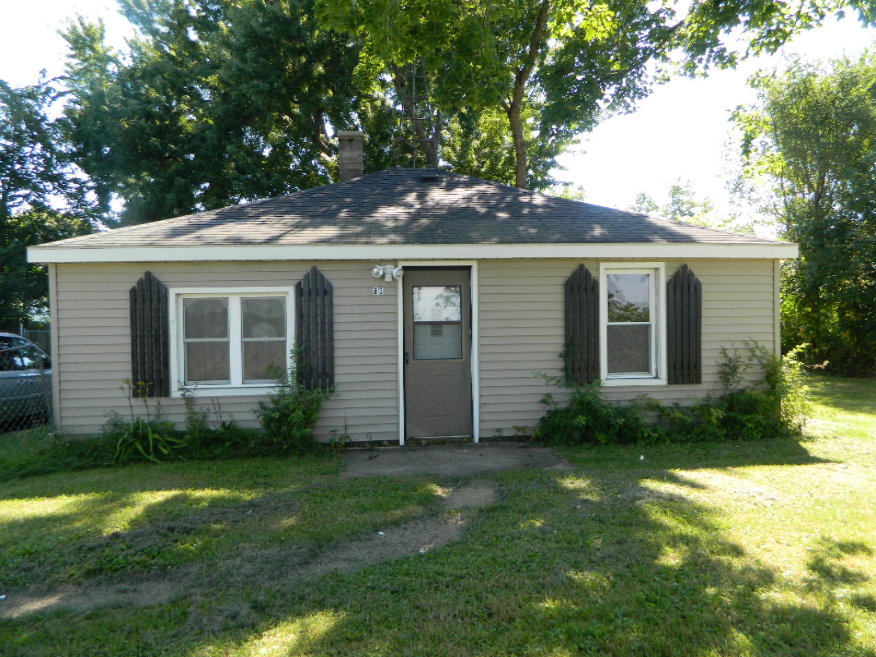 813 North Pike Road Benton Harbor, MI 49022 - Photo 1 of 6 116