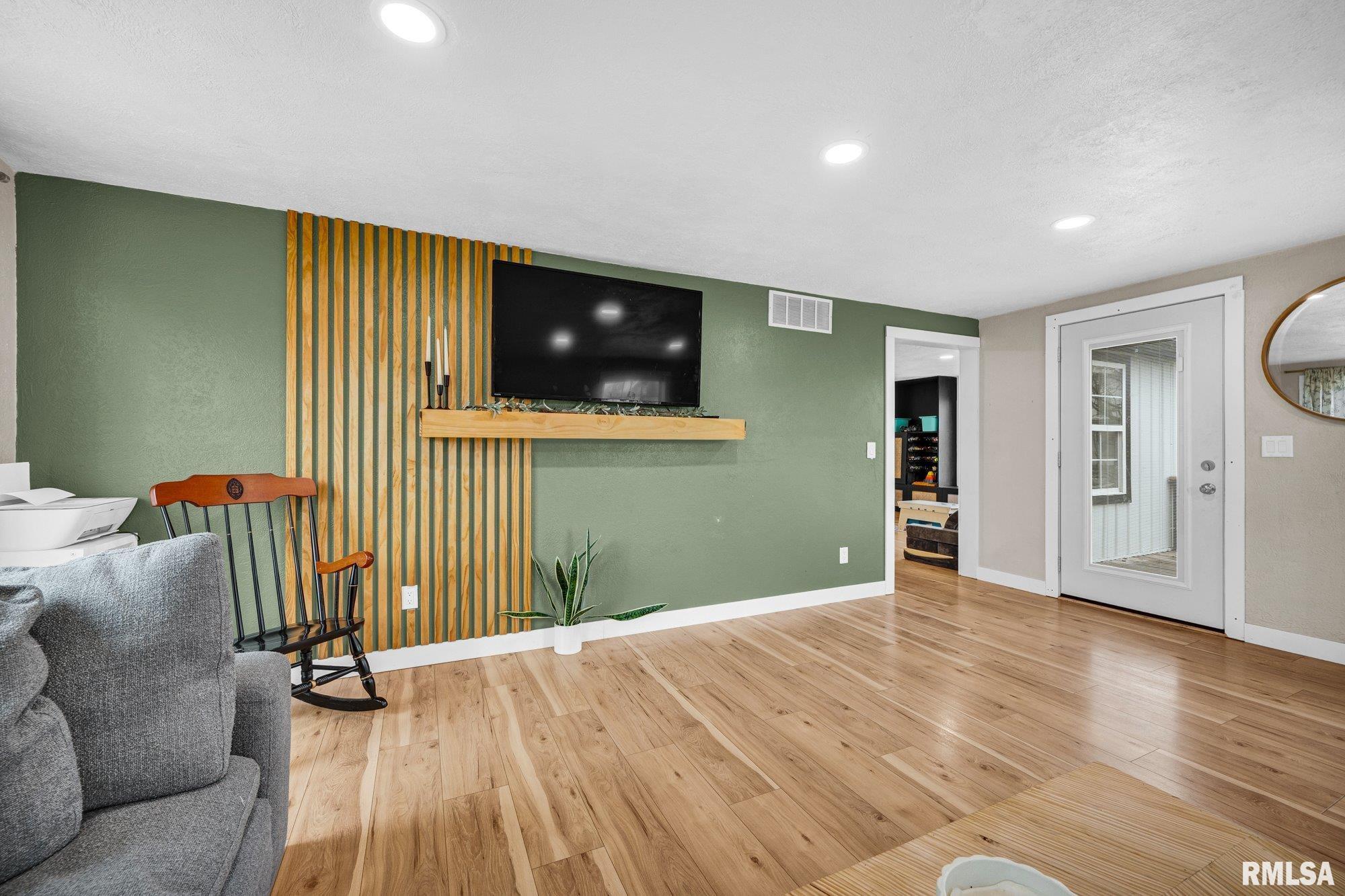 607 East Main Street La Fayette, IL 61449 - Photo 7 of 40
