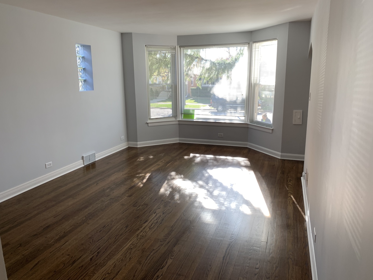 2251 Keystone Avenue North Riverside, IL 60546 - Photo 3 of 27
