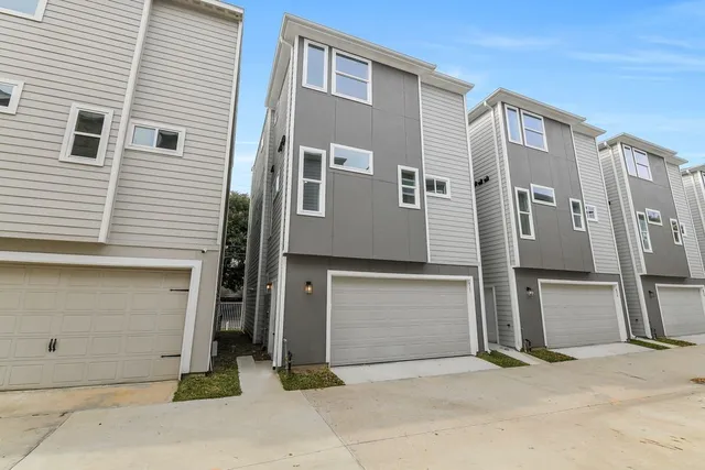 $2,800 | 6719 St Augustine Street, Houston, TX 77021