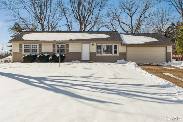 $334,900 | 10008 Meadowfield Lane, St. Louis, MO 63128