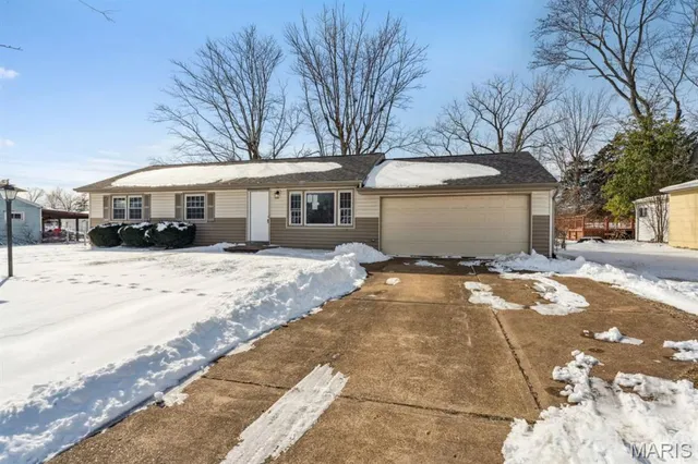 $334,900 | 10008 Meadowfield Lane, St. Louis, MO 63128