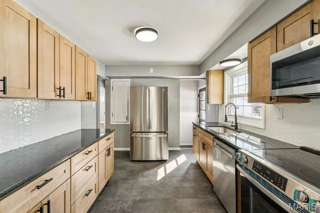 $334,900 | 10008 Meadowfield Lane, St. Louis, MO 63128