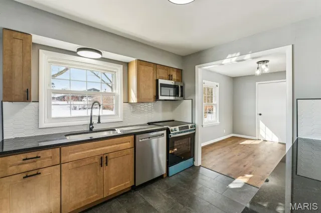 $334,900 | 10008 Meadowfield Lane, St. Louis, MO 63128