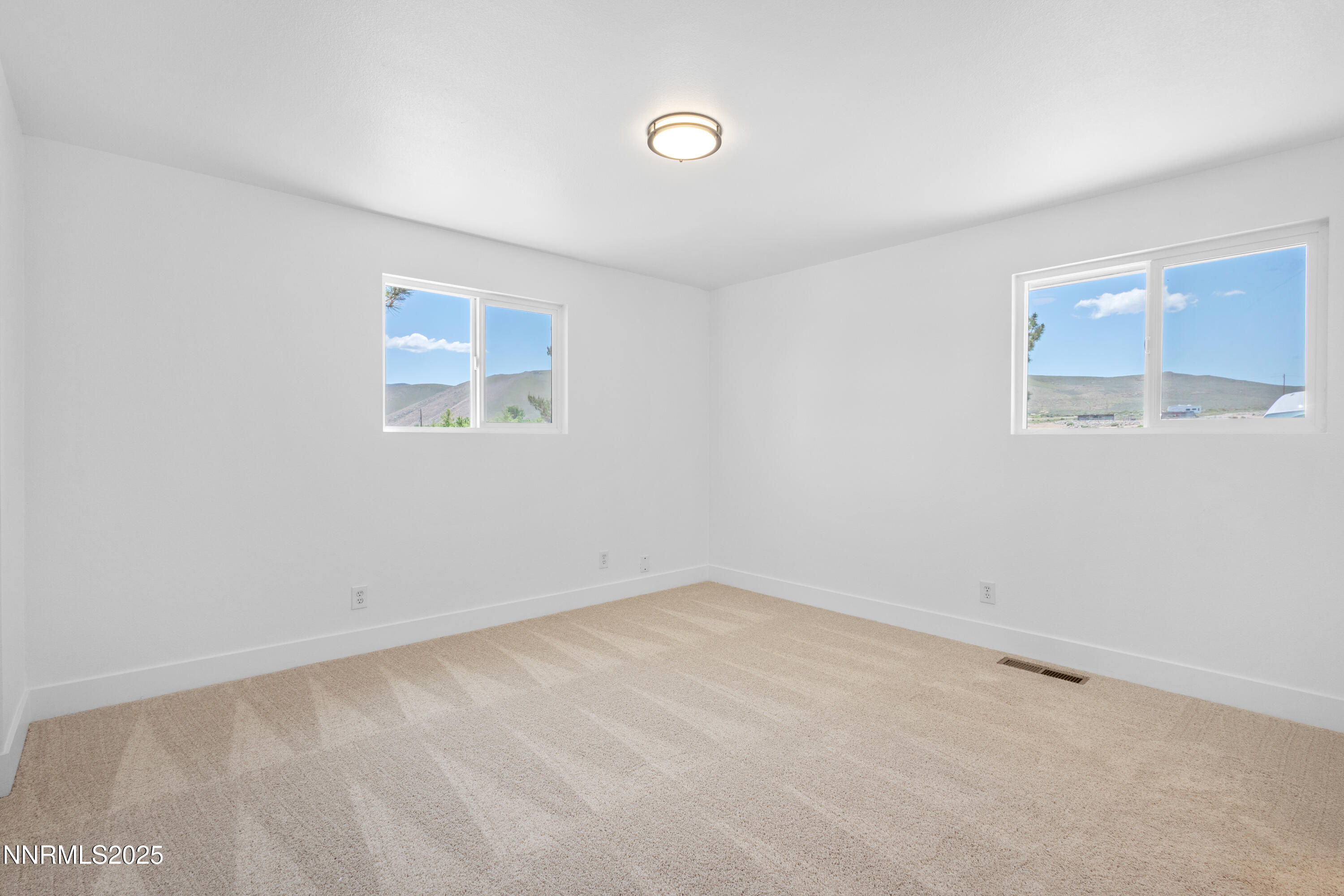 10835 Silver Knolls Boulevard Reno, NV 89508 - Photo 23 of 43 an empty room with a workbench