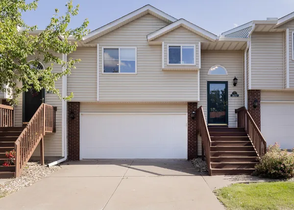$184,900 | 3657 Kennedy Drive, East Moline, IL 61244