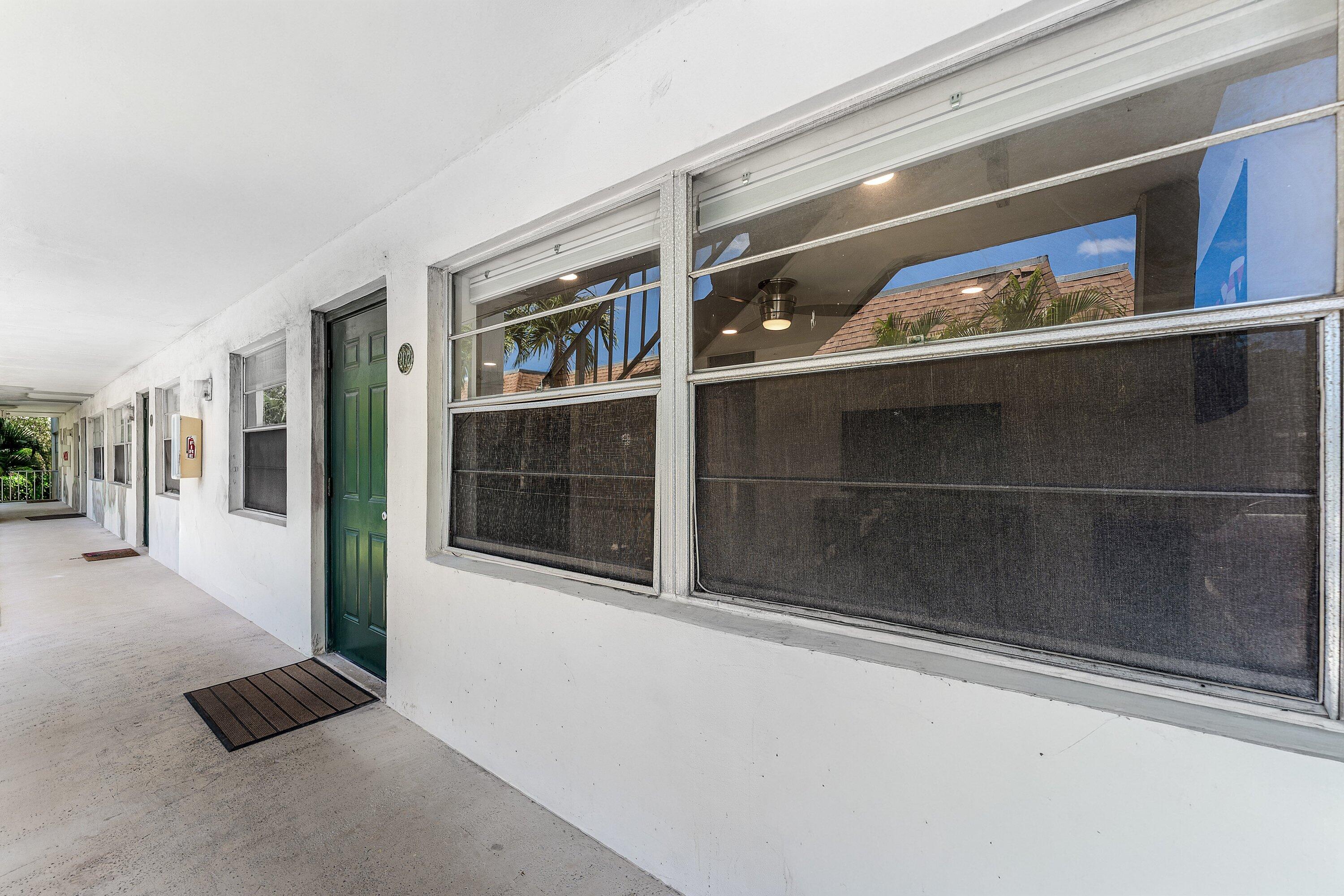 340 Northwest 19th Street, Unit 2020 Boca Raton, FL 33432 - Photo 3 of 17 002-340Northwest19thStreet-2020-BocaRato