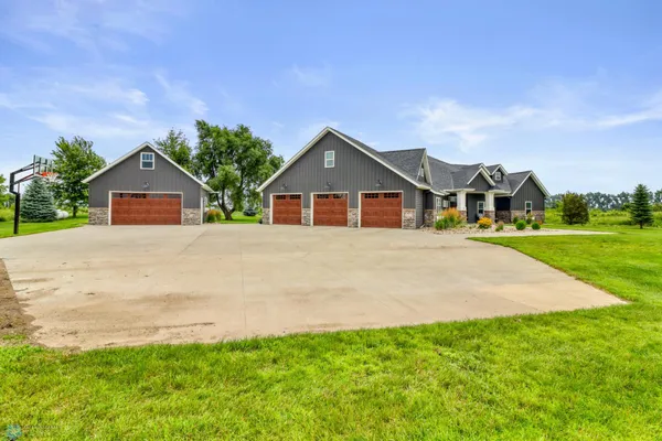 $1,224,900 | 5374 Lunder Lane, Kindred, ND 58051