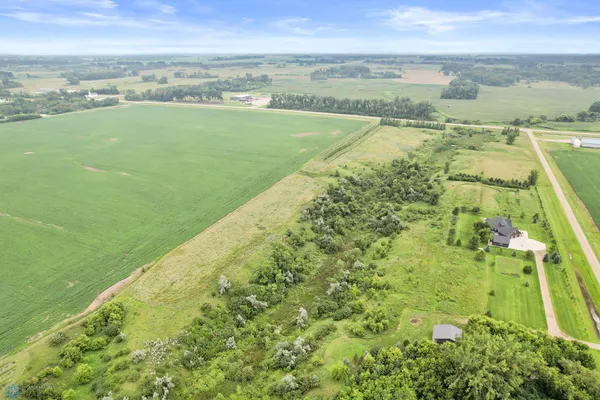 $1,224,900 | 5374 Lunder Lane, Kindred, ND 58051