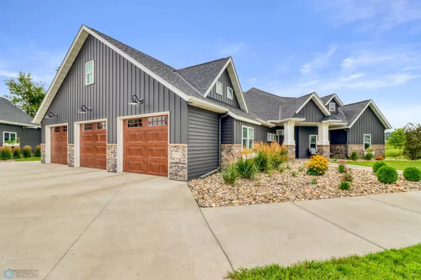 $1,224,900 | 5374 Lunder Lane, Kindred, ND 58051