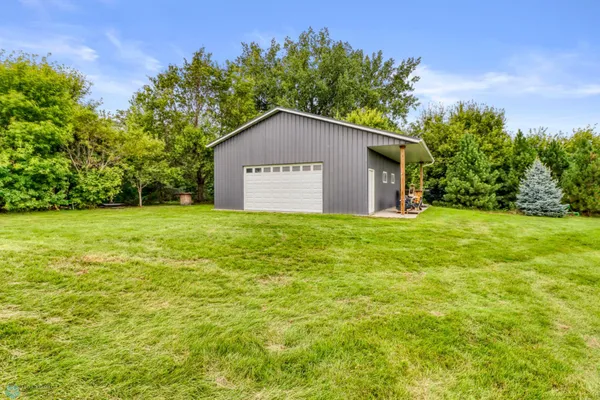 $1,224,900 | 5374 Lunder Lane, Kindred, ND 58051