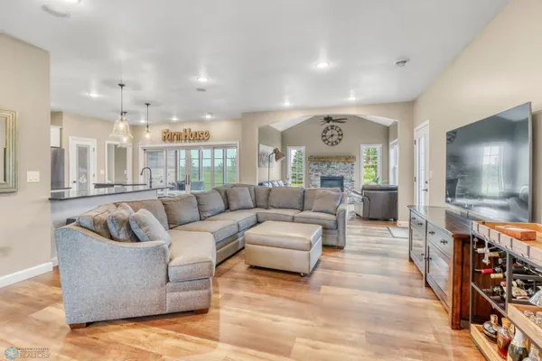 $1,224,900 | 5374 Lunder Lane, Kindred, ND 58051