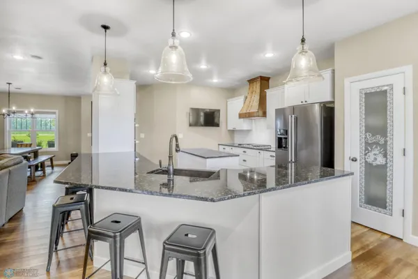 $1,224,900 | 5374 Lunder Lane, Kindred, ND 58051