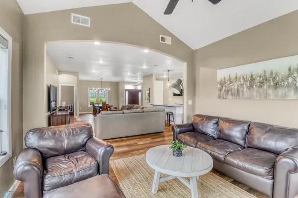 $1,224,900 | 5374 Lunder Lane, Kindred, ND 58051